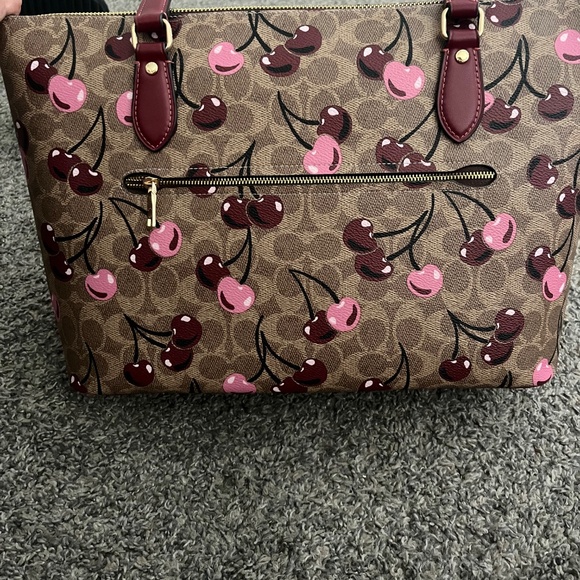 NWOT COACH Gallery Cherry Print Tote 2025 - Picture 3 of 6